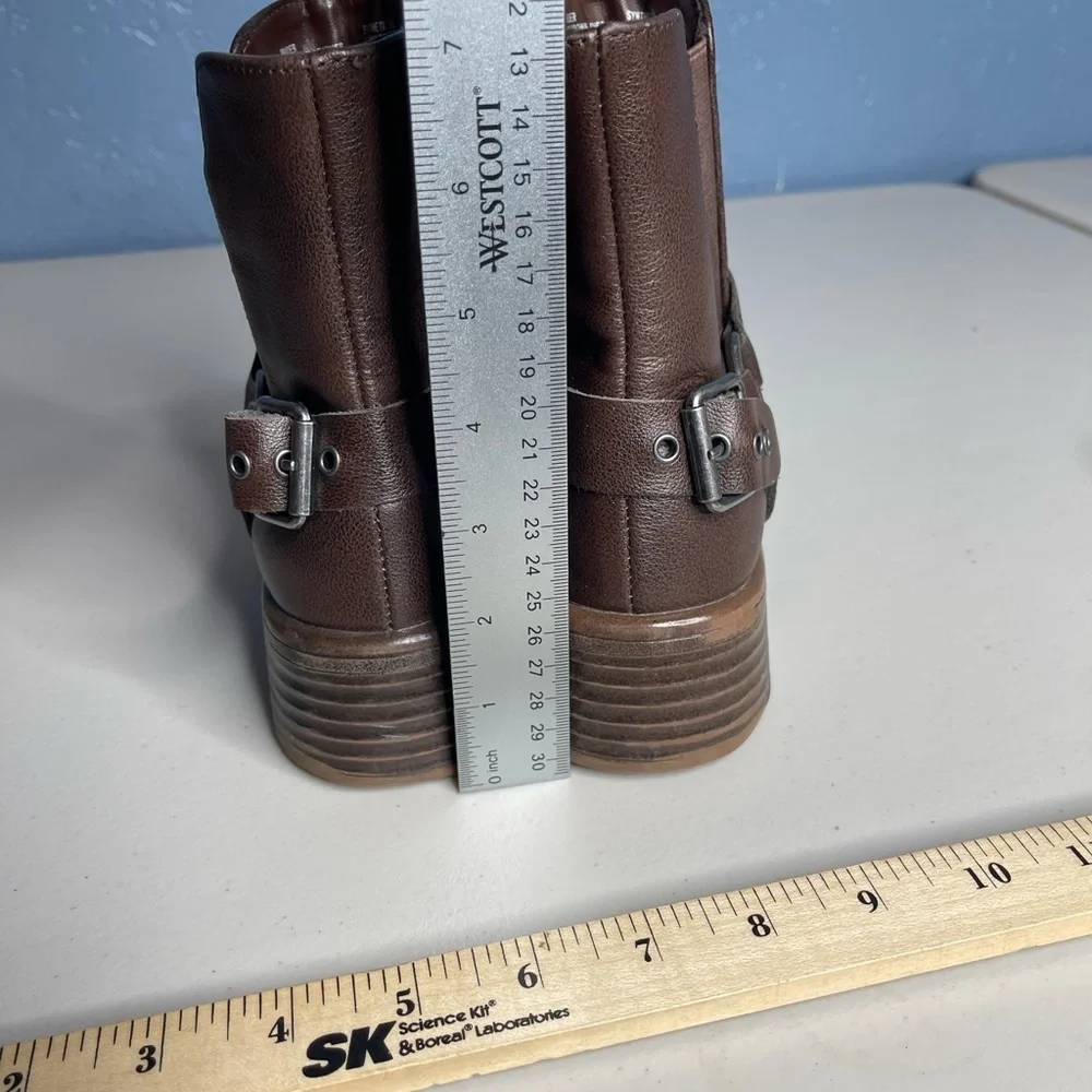 Steve Madden JRider brown boots. Big girls size 5. Block stacked heel side zip.